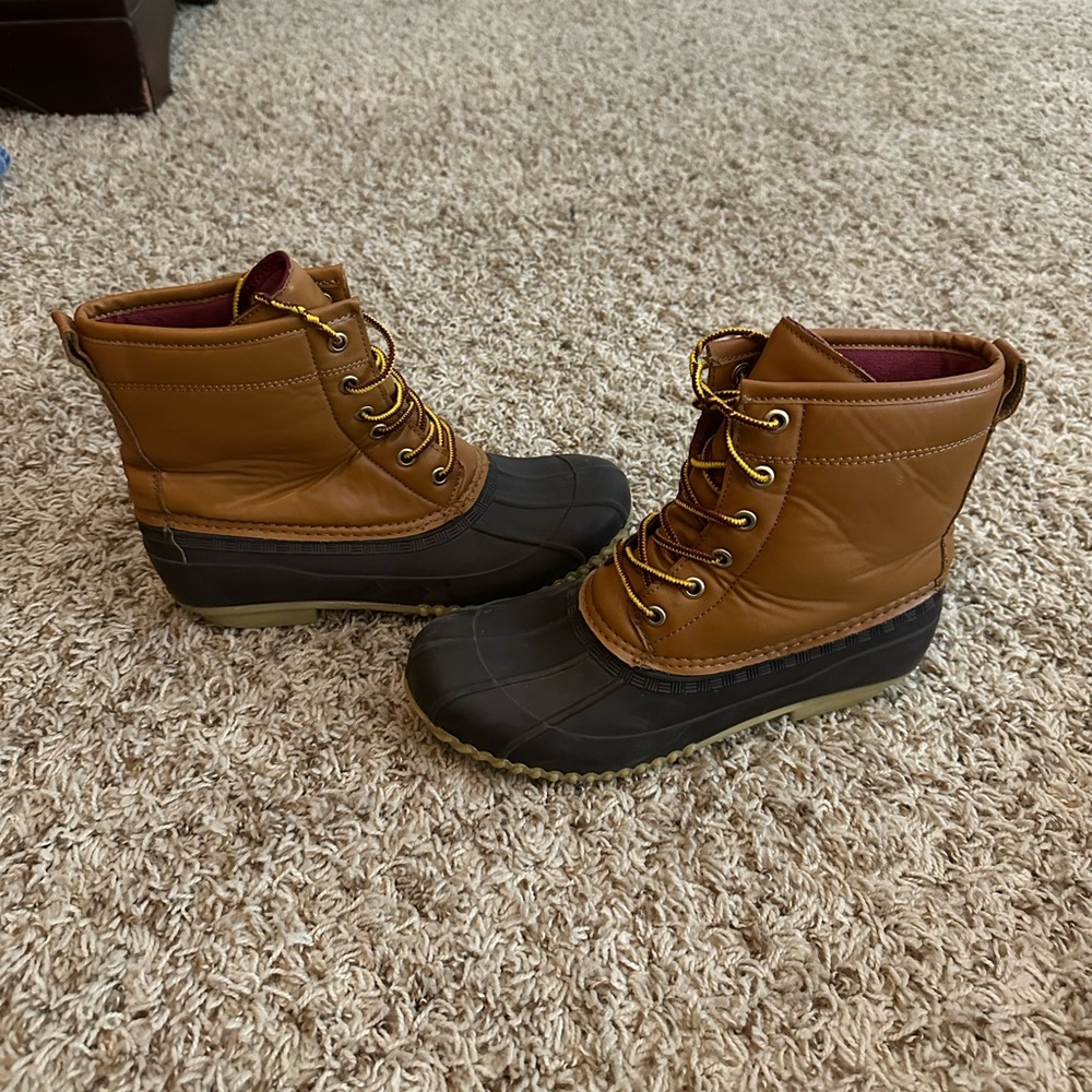 Duck boots Womens Size small (6/7)